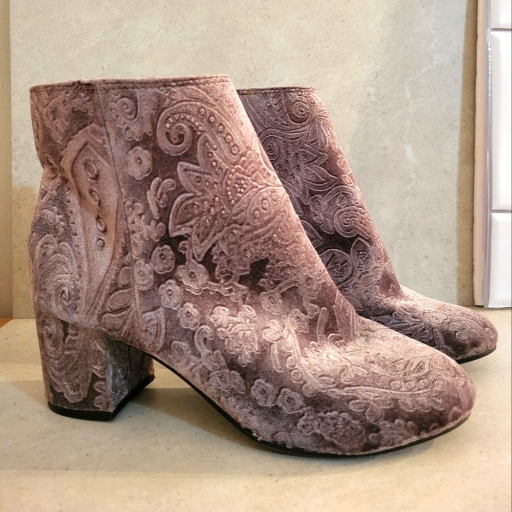 Vintage Zigisoho suede gray booties